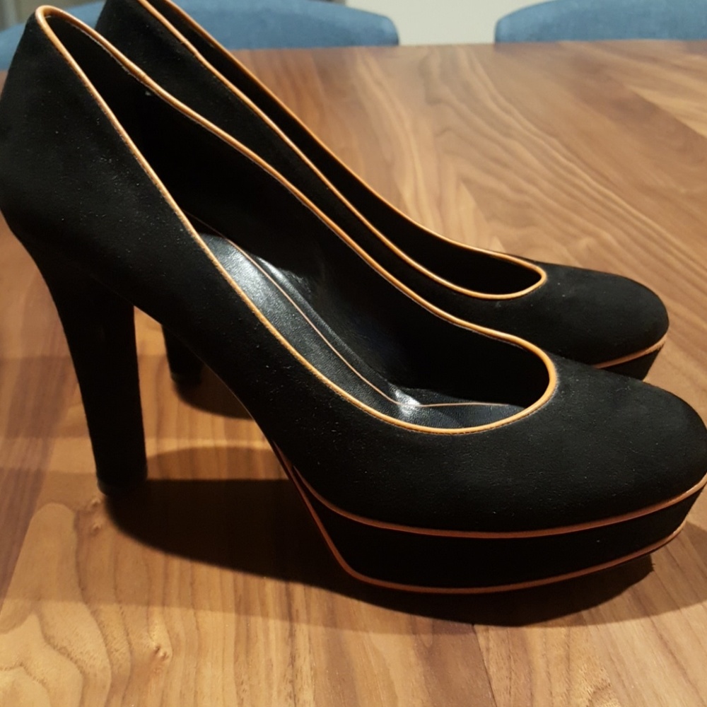 Gucci Platform Suede Pumps